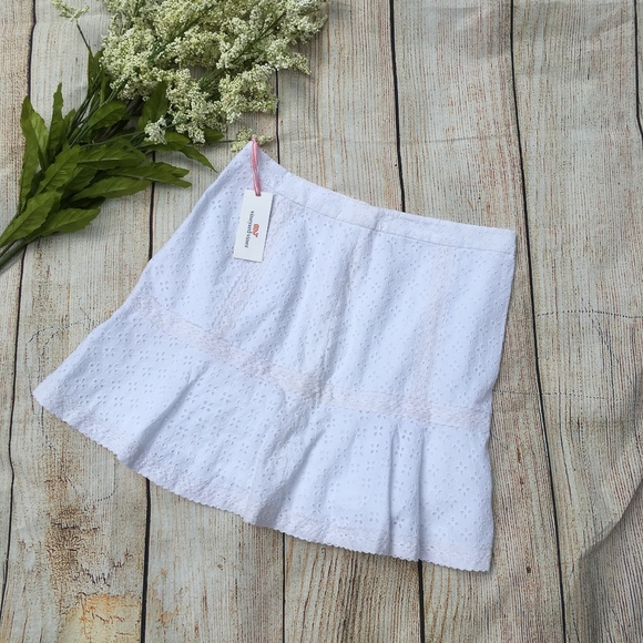 Vineyard Vines Dresses & Skirts - Vineyard vines eyelet skirt with pleats